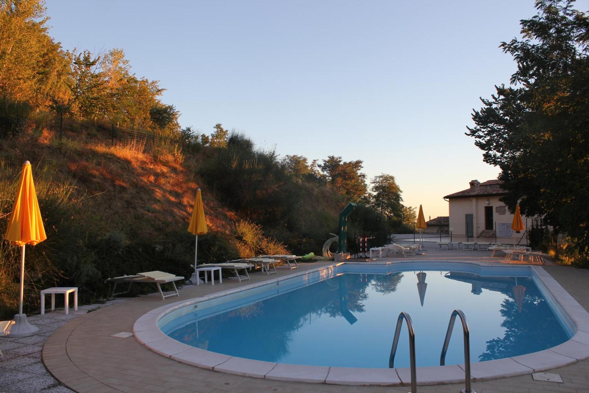 Agriturismo La Valle Del Vento Урбино Экстерьер фото